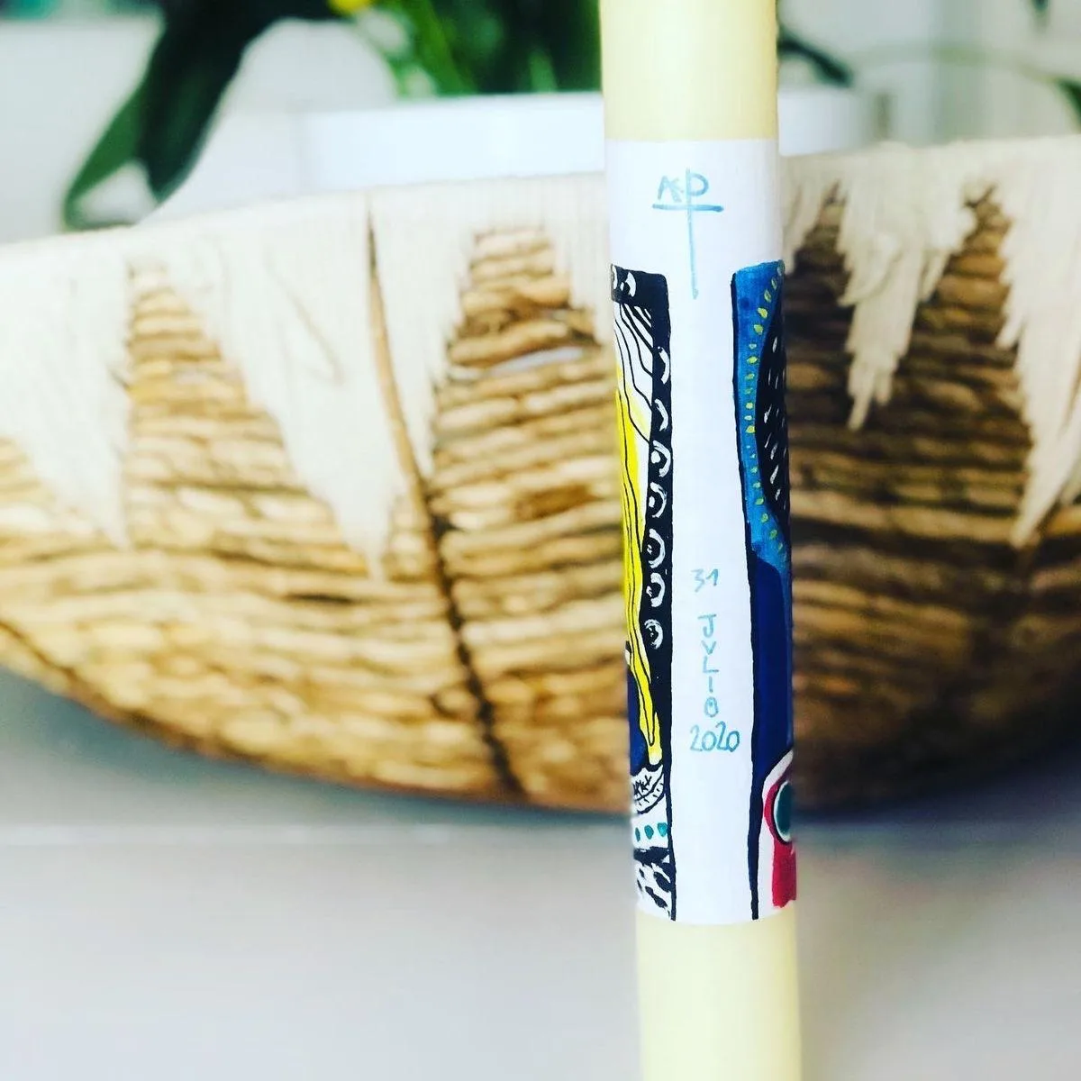 Vela de bautizo pintada al detalle, a todo color, referencia BZ-D-22